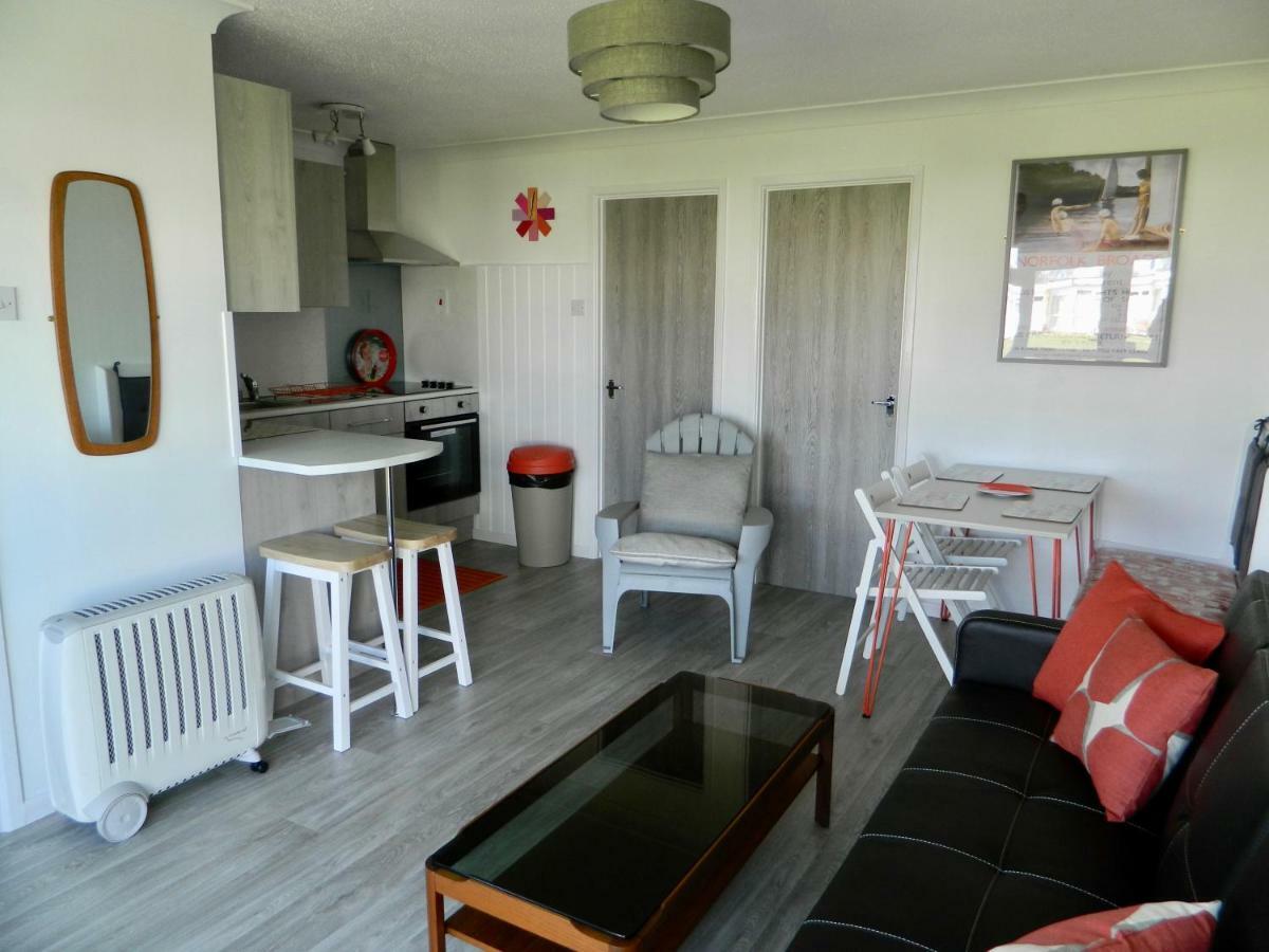 98 Hemsby Beach Holiday Lets, Bespoke Seaside Chalet Apartment Great Yarmouth Exterior photo